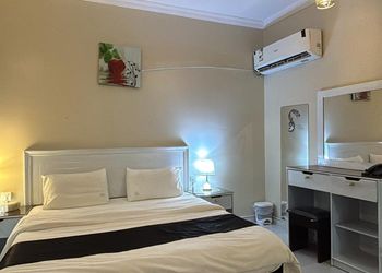 شاليه بجلسة خارجية وألعاب أطفال 