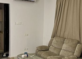 استديو بسرير ماستر وجلسة جانبية