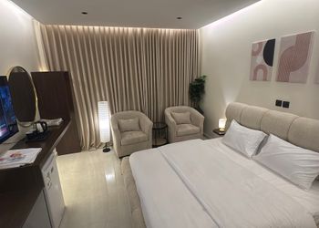 استديو بأثاث مريح وبسيط 