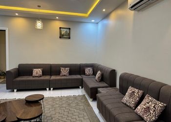 شاليه بمسطح اخضر وجلسة خارجية