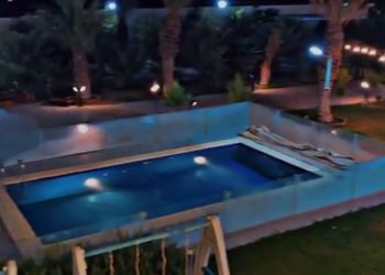 استراحة بمسطح اخضر ومجالس