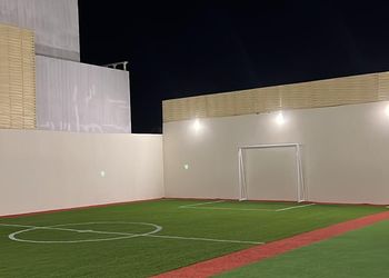 شاليه فاخر بمسبح وجلسات خارجيه 