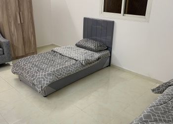 شقة بغرفة جلوس وغرفتين نوم 