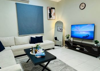 شقة بغرفة معيشة وغرفة نوم 