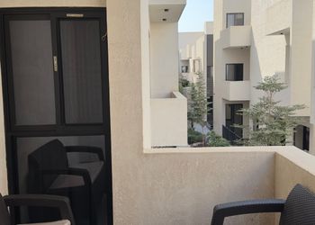 شقة فاخره بصاله و ثلاث غرف نوم