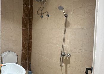 شقة بغرفة معيشة وغرفة نوم 