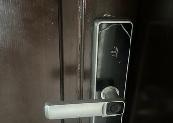 شقة بصالة مريحة وغرفة نوم 