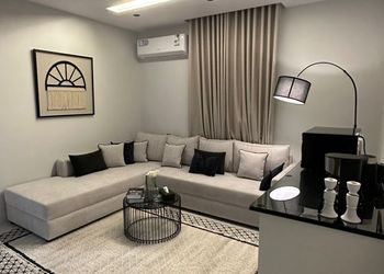 شقة بدخول ذاتي وغرفة نوم مريحة 