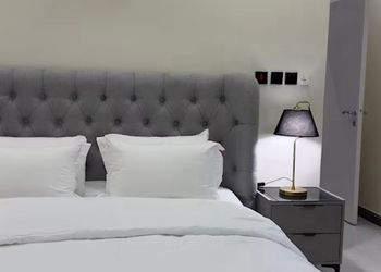 استديو بسرير ماستر وجلسة جانبية