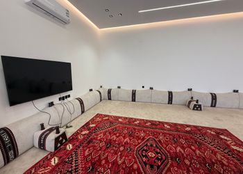 شاليه بجلسة خارجية ومسبح