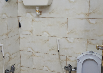 استراحة بمسطح اخضر ومسبح خارجي
