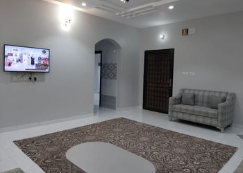 استراحة بغرفة جلوس وغرفة نوم 