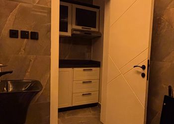 استديو بسرير ماستر  وجلسة جانبية