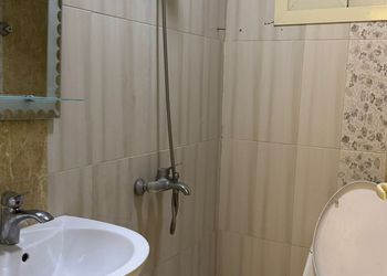 شقة بأثاث مريح وبسيط 