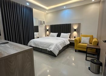 استديو بسرير ماستر وأثاث مريح 