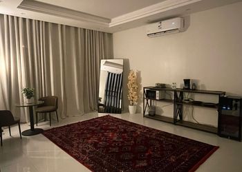 شقه بغرفة نوم وصالتيين جلوس