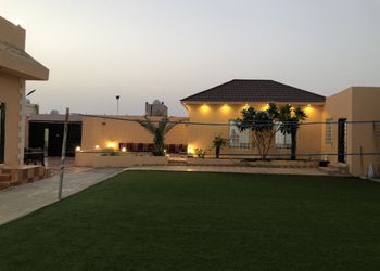 استراحة بجلسة خارجية ملعب كرة طائرة