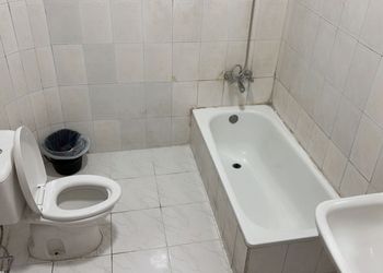استديو بأثاث مريح وبسيط 