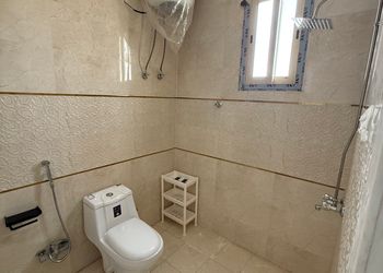 استديو بأثاث مريح وبسيط 