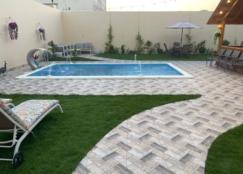 استراحة بمسطح اخضر وجلسة خارجية 