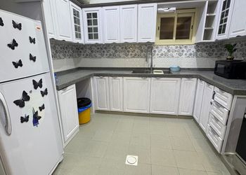 شقة بغرفة معيشة وغرفتين نوم 