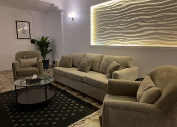 ڤيلا بمسبح مطل على البحر