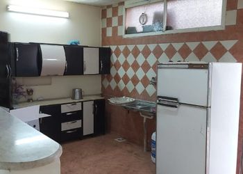 مزرعة بمسطحات خضراء وأجواء ممتعة