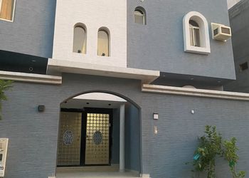 شقة بغرفة معيشة وغرفتين نوم 
