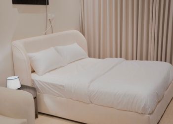 استديو بأثاث مريح وبسيط 