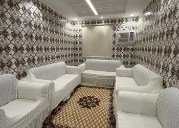 شقة بغرفة معيشة وغرفتين نوم 