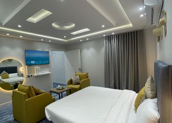 استديو بسرير ماستر وأثاث مريح 
