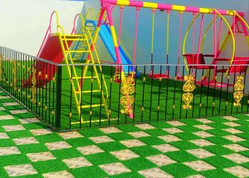 شاليه بمسطح اخضر وجلسة خارجية 
