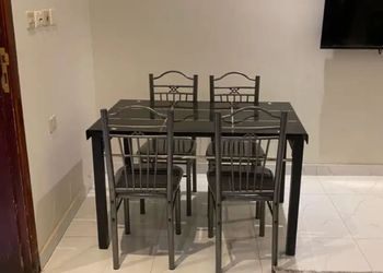 شقة بغرفة معيشة وغرفة نوم 