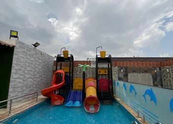 شاليه بألعاب مائية ومسبح