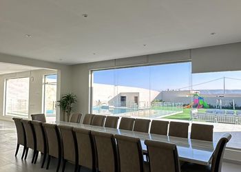 استراحة بمسطحات خضراء وملاعب