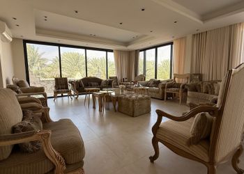 مزرعة بمجالس واسعة وأجواء ممتعة