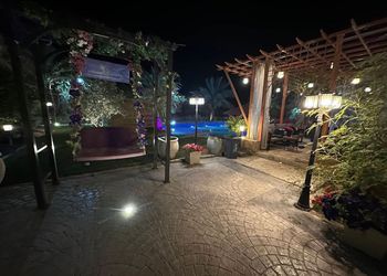 استراحة بمسطح اخضر ومجالس
