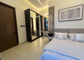 شاليه بمسطح اخضر وجلسة خارجية 