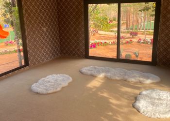استراحة بمسطح اخضر ومجالس