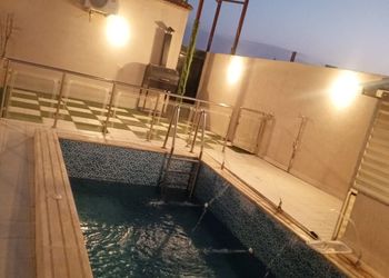 شاليه بمسبح خارجي وألعاب أطفال