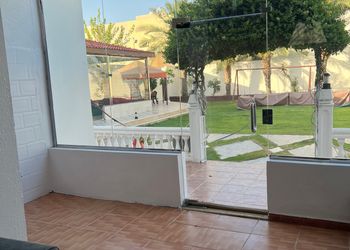 استراحة بمجالس واسعة وجلسة خارجية