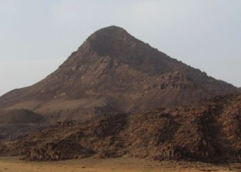 شاليه بمسطح اخضر ومجلس