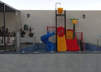  شاليه ومسطحات خضراء