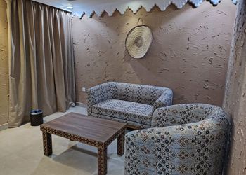 شقة بصالة مريحة وتصميم تراثي 
