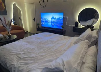 استديو هادئ بسرير ماستر 