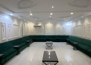 استراحة بمجالس واسعة وفناء خارجي