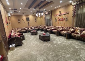 استراحة بمسبح خارجي ومجالس واسعة 