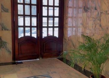 استديو بسرير ماستر وأثاث مريح 