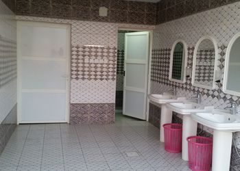 شاليه بملعب كرة قدم