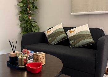 استديو بسرير ماستر وأثاث مريح 
